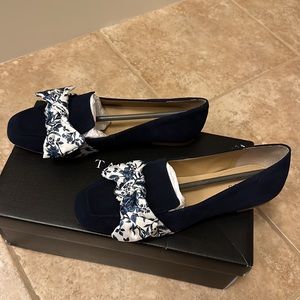 TALBOTS WOMENS STELLA FLORAL BOW SUEDE LOAFERS